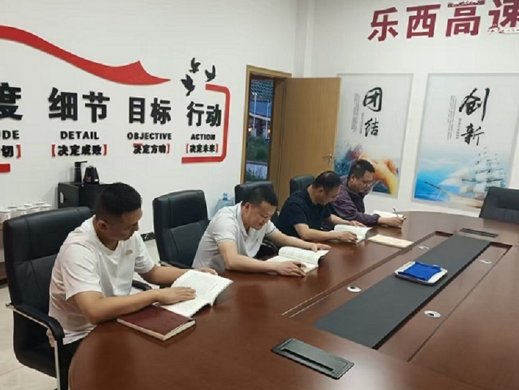 深入贯彻中央八项规定精神.jpg