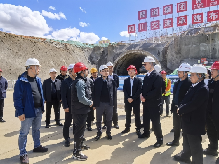川高公司党委副书记、副董事长、总经理袁飞云一行督导昭普高速建设情况