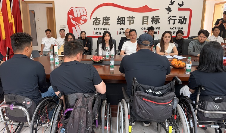 乐西高速昭觉中心站与县残疾人体育训练中心开展交流学习活动