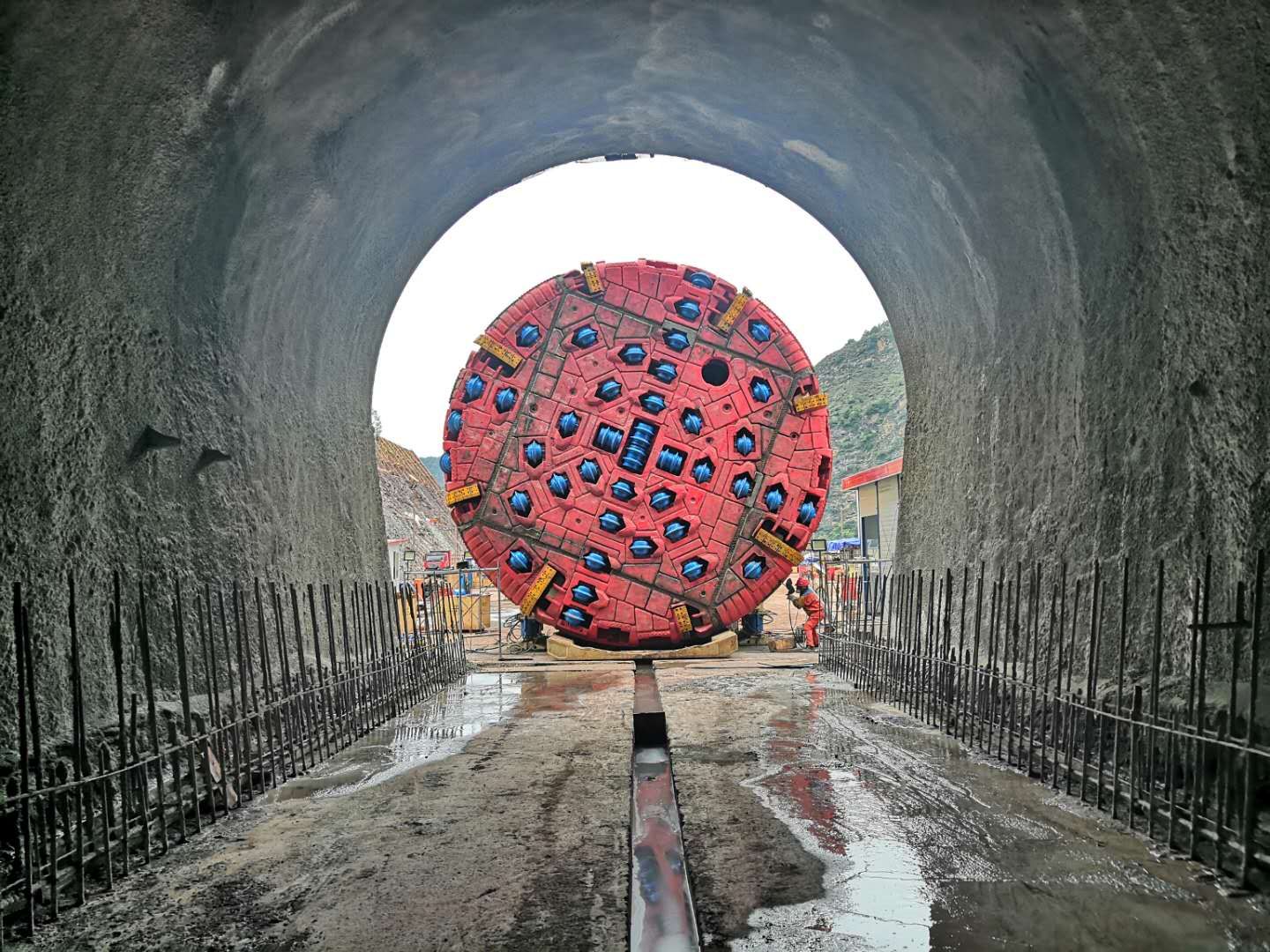 国产首台大直径敞开式tbm正式开掘乐西高速大凉山1号隧道